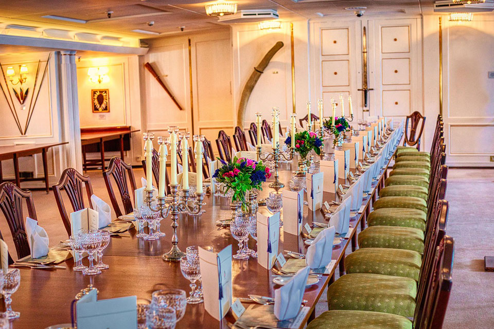 Tendencias en mesas largas para bodas y celebraciones sociales